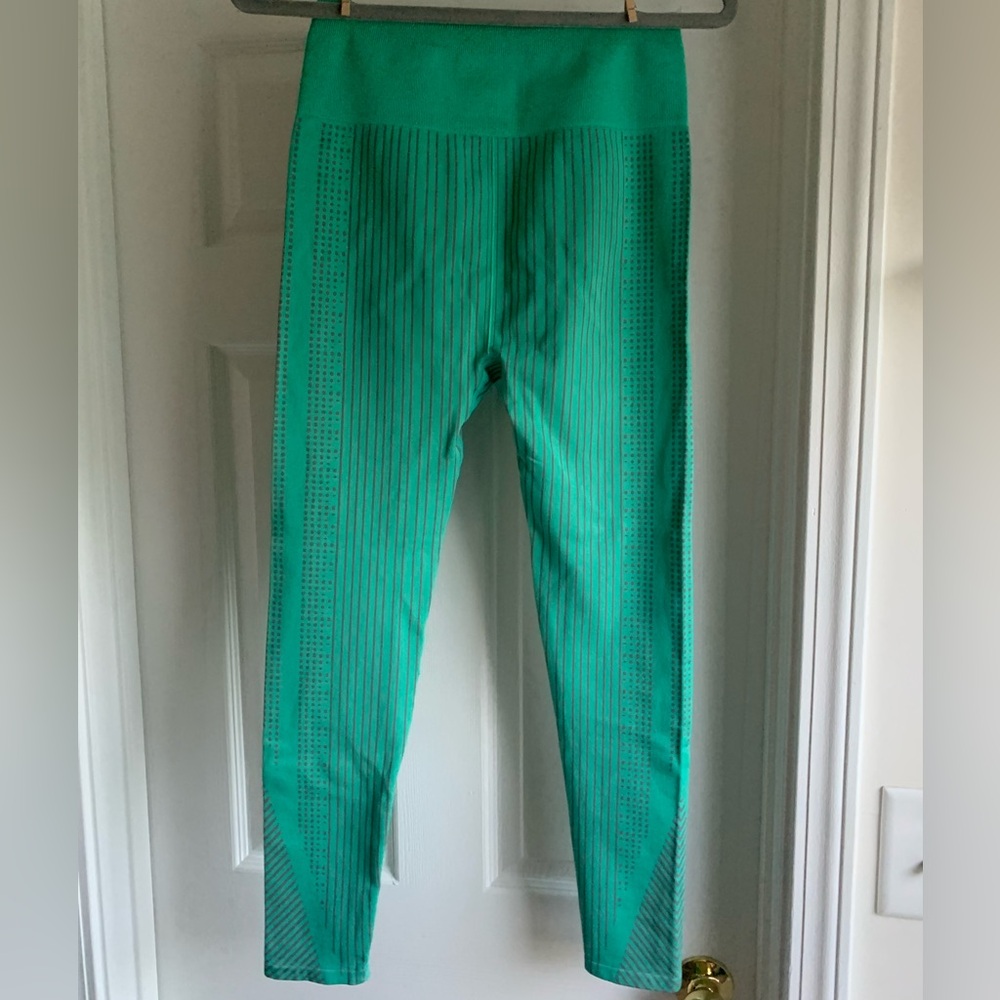 Fabletics Nwot Patterned High-Waisted Leggings - image 1